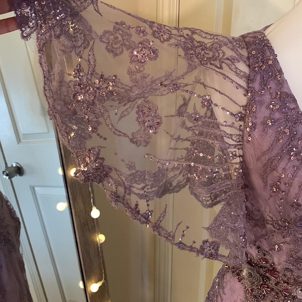 MAC DUGGAL
Vintage Flutter Sleeve Evening Gown - Picture 8 of 17